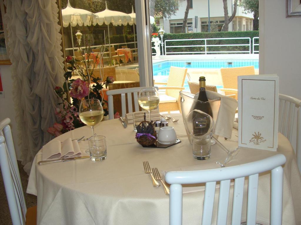 Hotel Villa Luisa 利尼亚诺萨比亚多罗 外观 照片