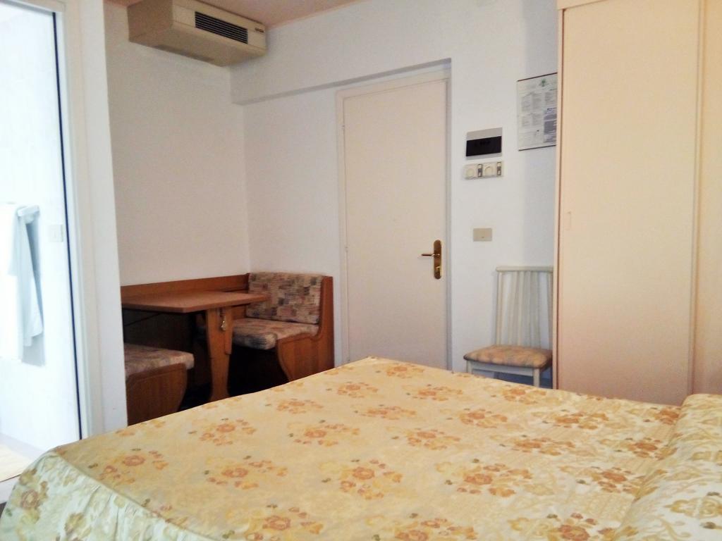 Hotel Villa Luisa 利尼亚诺萨比亚多罗 外观 照片