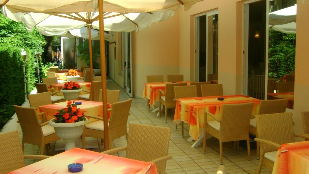 Hotel Villa Luisa 利尼亚诺萨比亚多罗 外观 照片