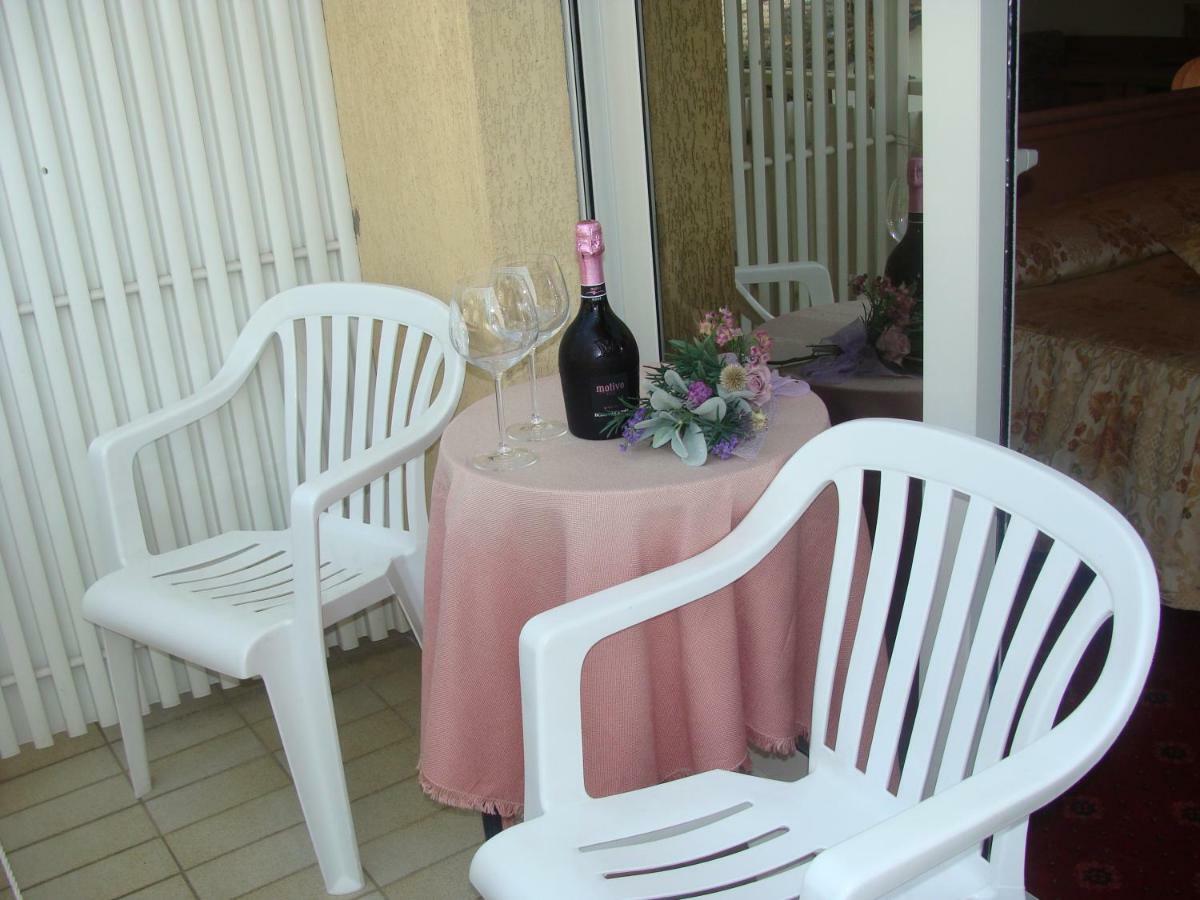 Hotel Villa Luisa 利尼亚诺萨比亚多罗 外观 照片